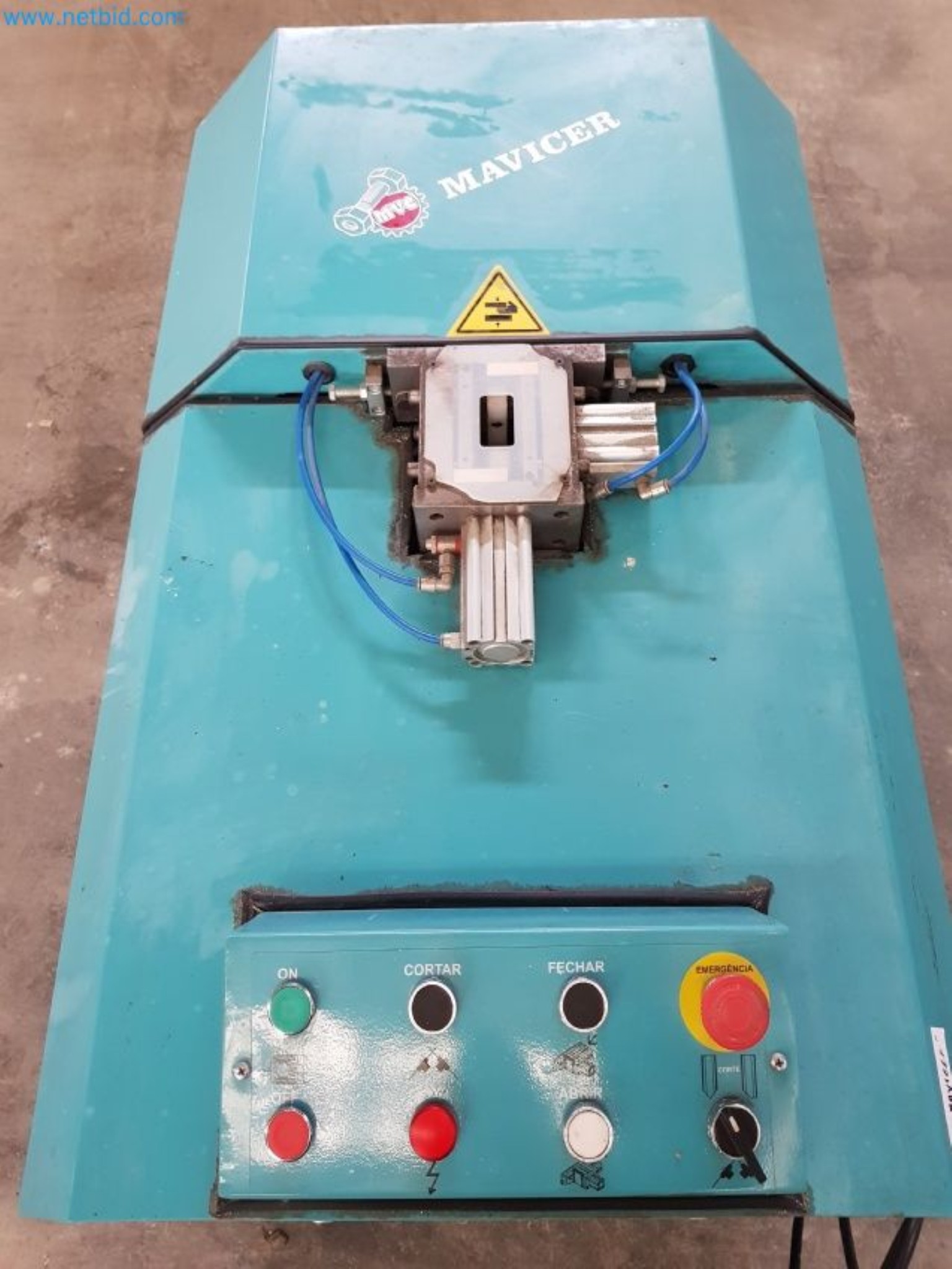 Sale of a complete warehouse of machinery for the glass industry in Spain-7