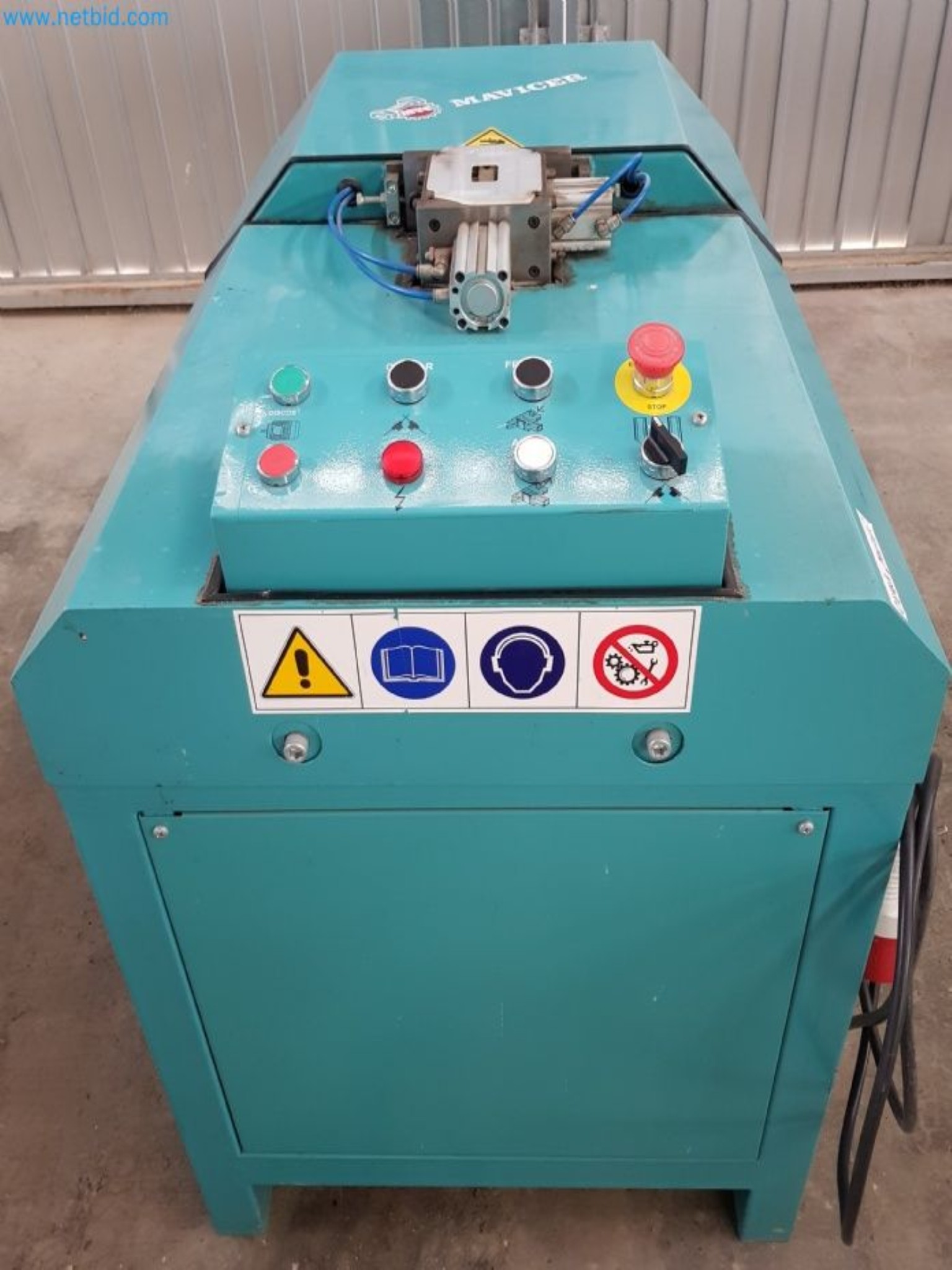 Sale of a complete warehouse of machinery for the glass industry in Spain-9