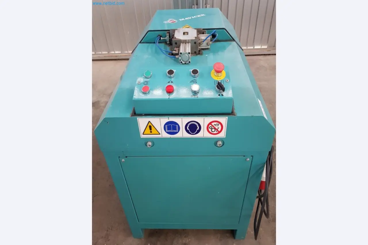 Sale of a complete warehouse of machinery for the glass industry in Spain-9