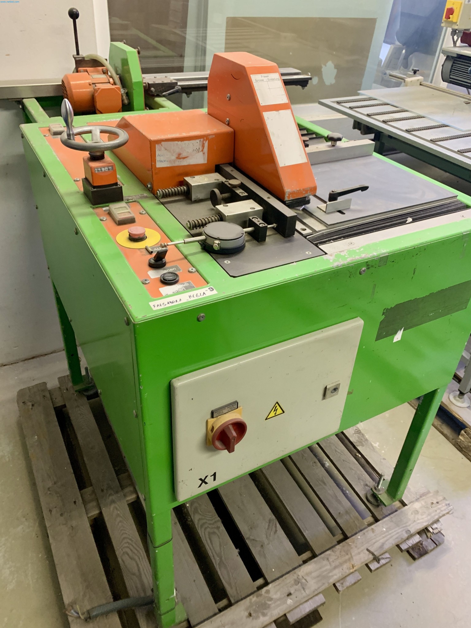 Sale of a complete warehouse of machinery for the glass industry in Spain-10