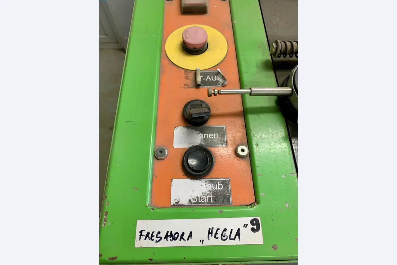 Sale of a complete warehouse of machinery for the glass industry in Spain-13