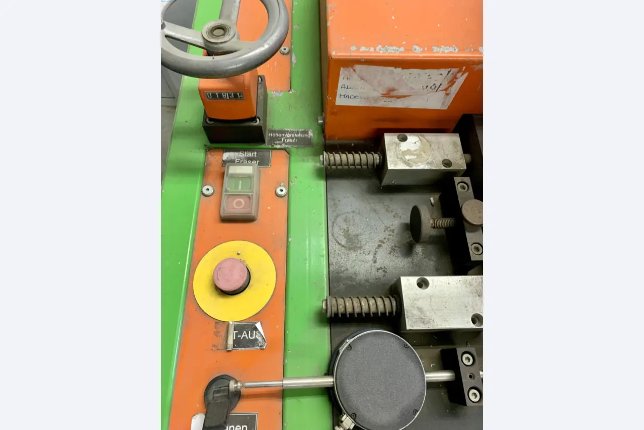 Sale of a complete warehouse of machinery for the glass industry in Spain-14