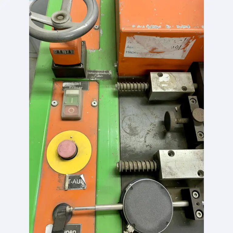 Sale of a complete warehouse of machinery for the glass industry in Spain-14