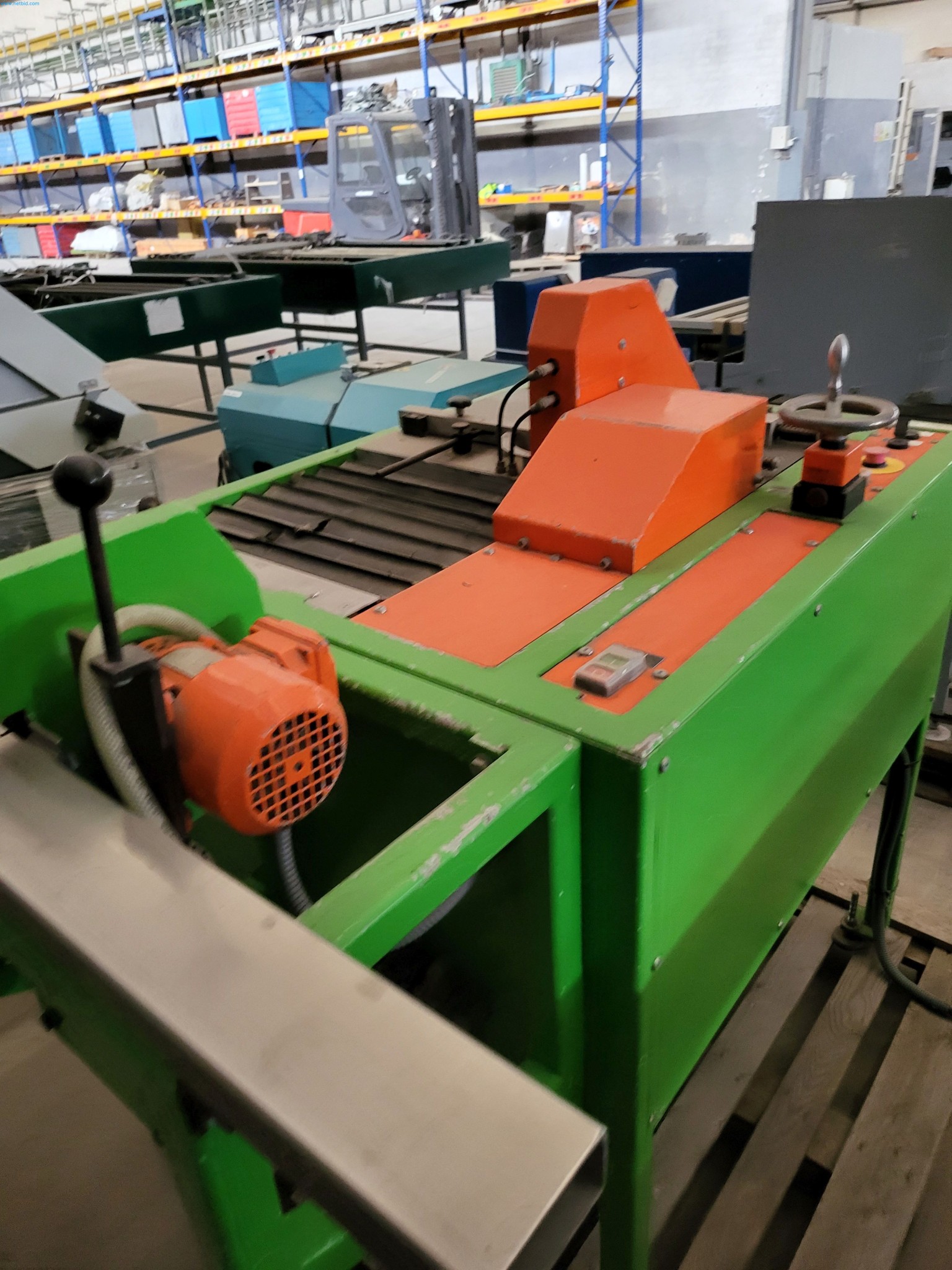 Sale of a complete warehouse of machinery for the glass industry in Spain-4