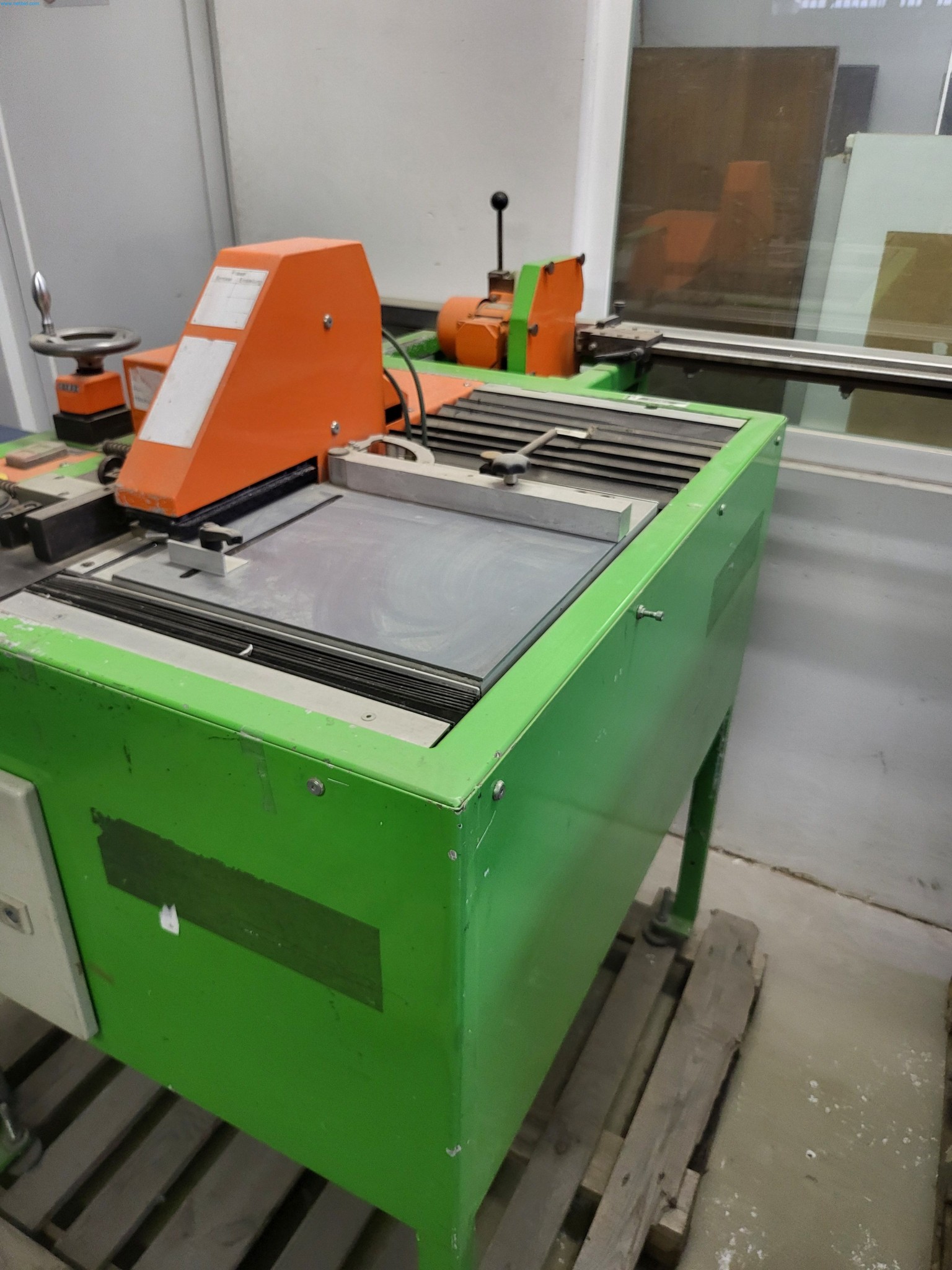 Sale of a complete warehouse of machinery for the glass industry in Spain-9