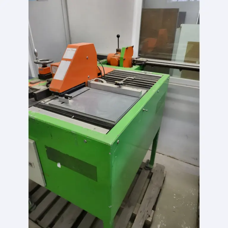 Sale of a complete warehouse of machinery for the glass industry in Spain-9