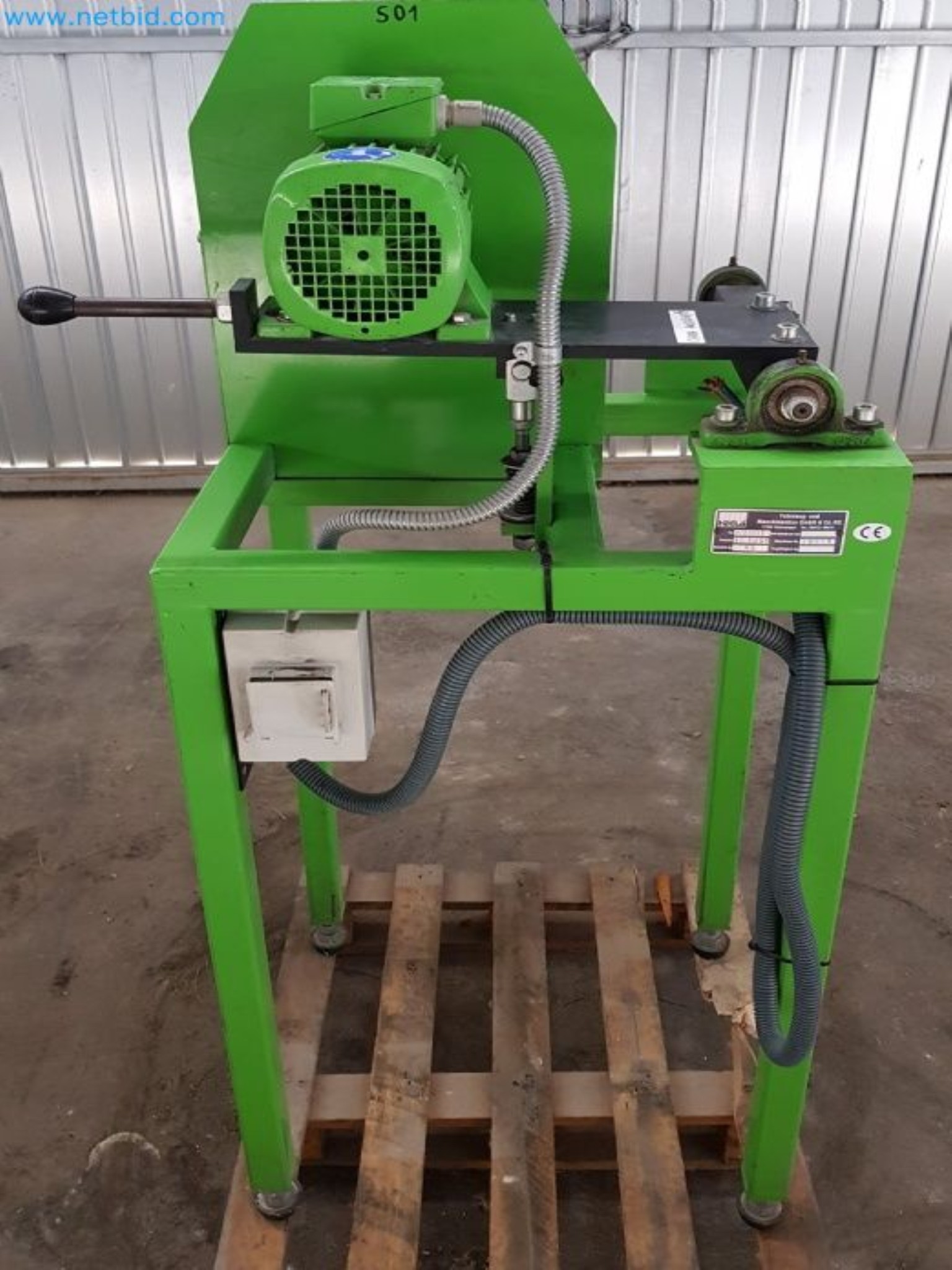 Sale of a complete warehouse of machinery for the glass industry in Spain-4