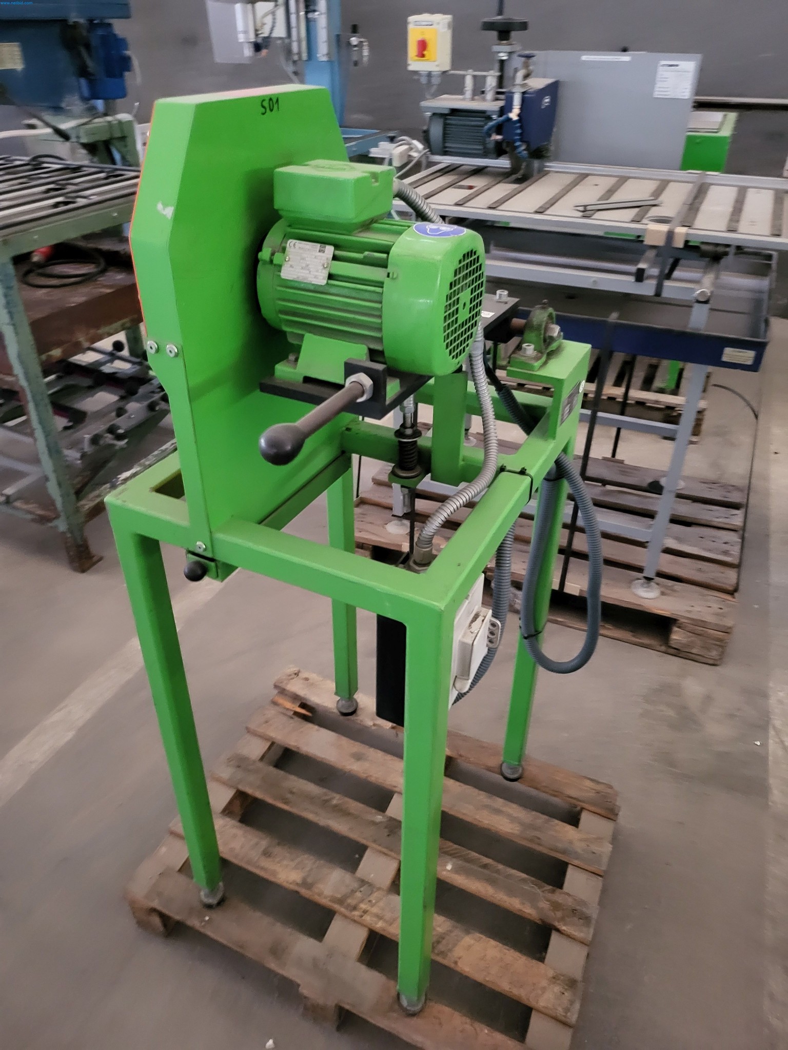 Sale of a complete warehouse of machinery for the glass industry in Spain-6