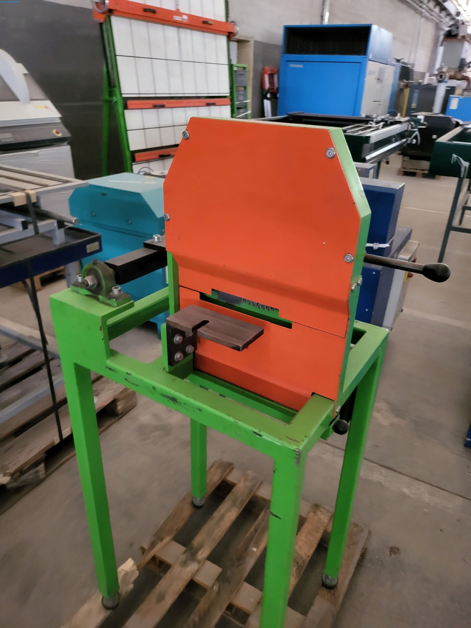 Sale of a complete warehouse of machinery for the glass industry in Spain-7