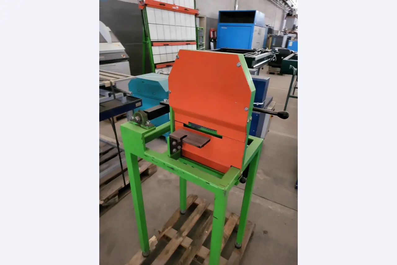 Sale of a complete warehouse of machinery for the glass industry in Spain-7