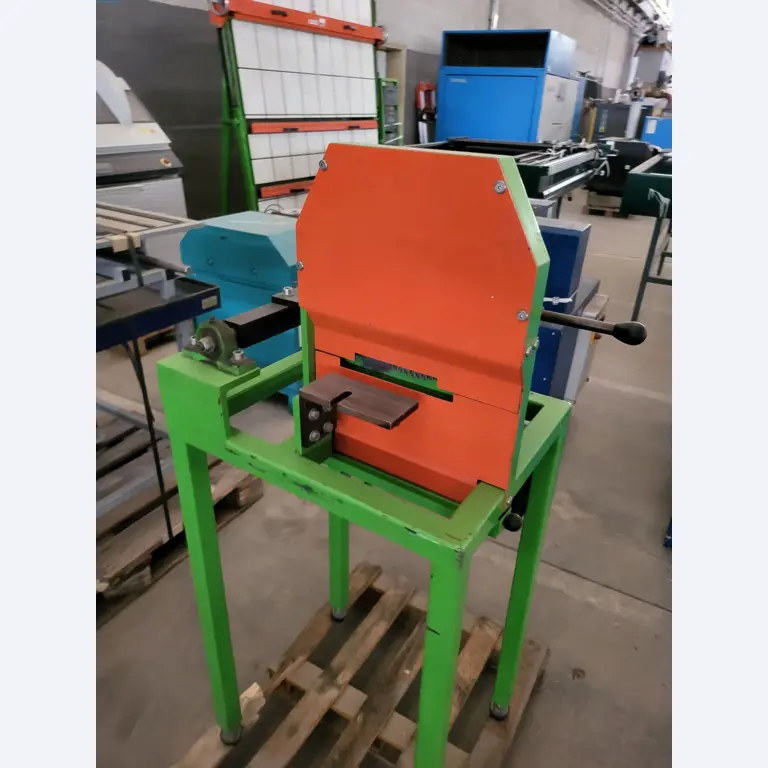 Sale of a complete warehouse of machinery for the glass industry in Spain-7