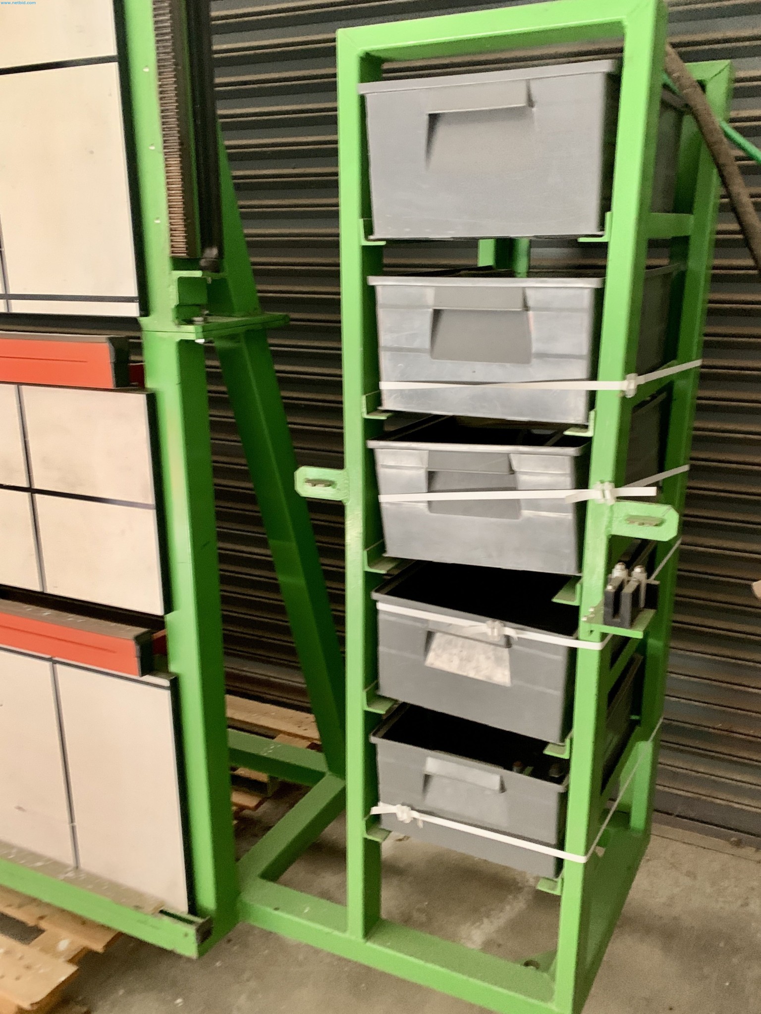 Sale of a complete warehouse of machinery for the glass industry in Spain-4