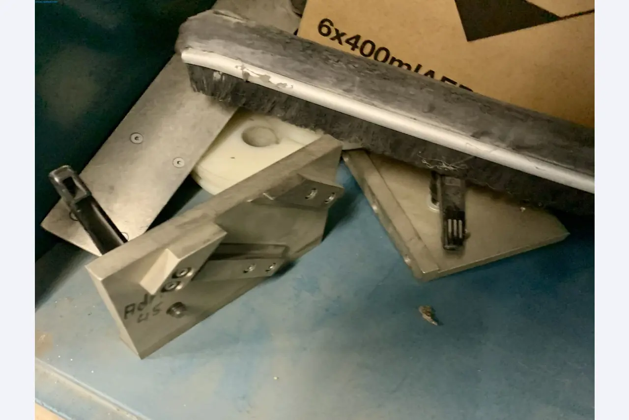 Sale of a complete warehouse of machinery for the glass industry in Spain-7