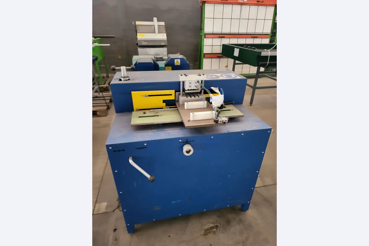 Sale of a complete warehouse of machinery for the glass industry in Spain-1