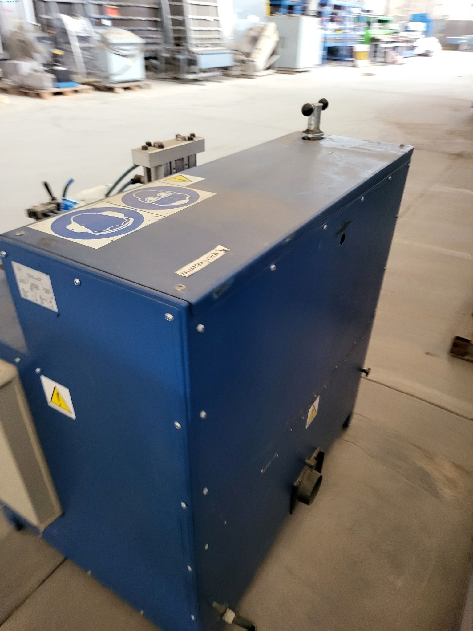 Sale of a complete warehouse of machinery for the glass industry in Spain-2