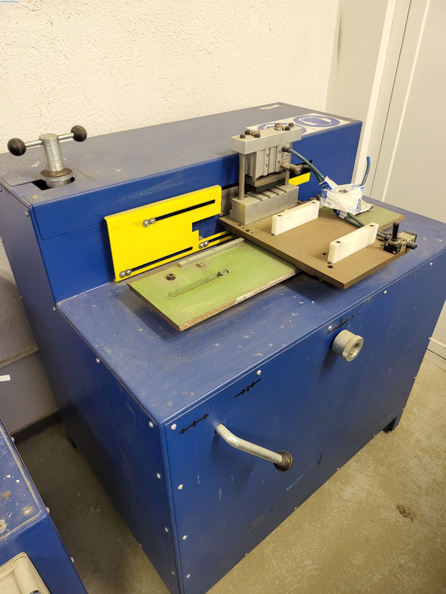 Sale of a complete warehouse of machinery for the glass industry in Spain-3