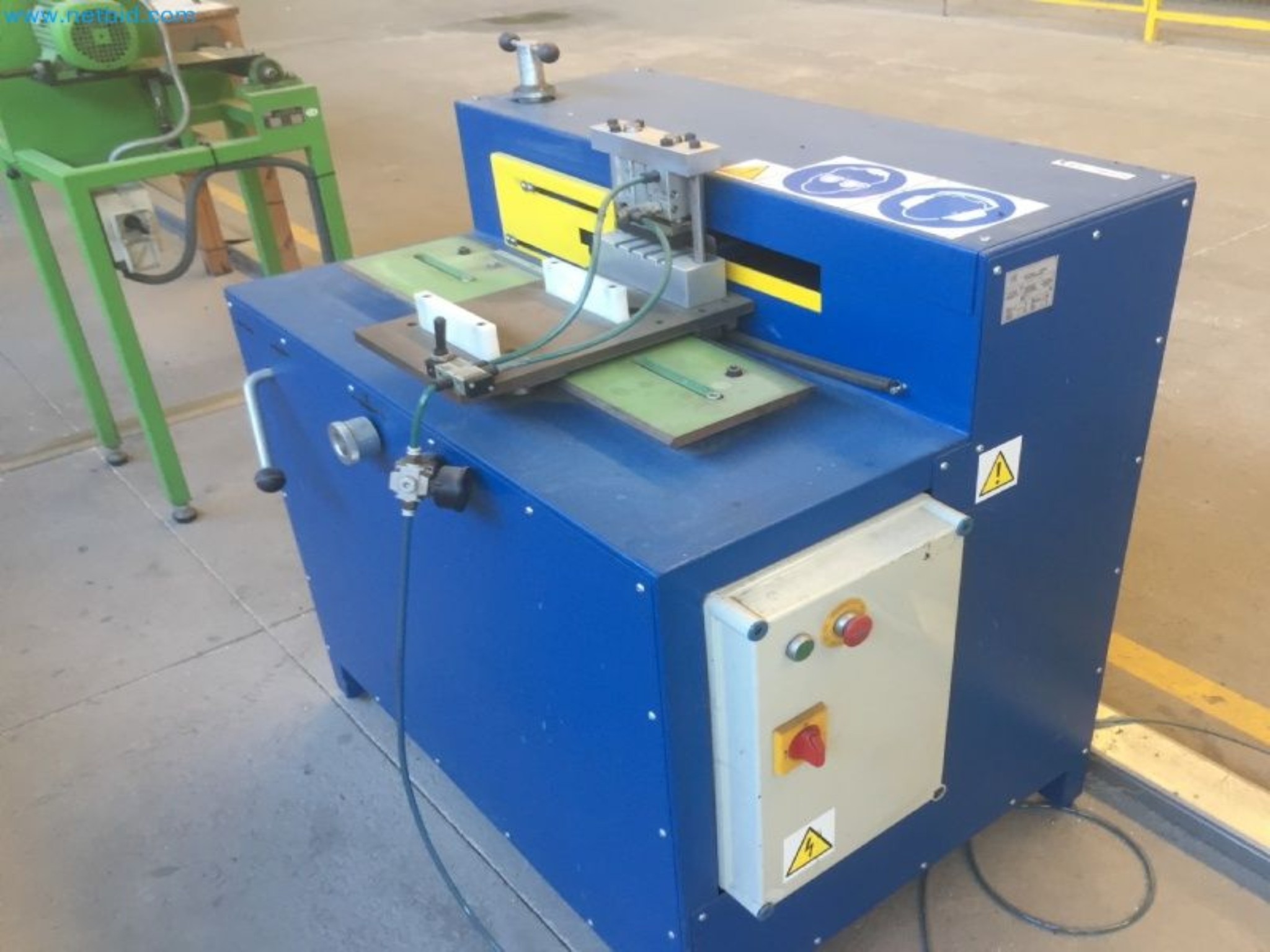 Sale of a complete warehouse of machinery for the glass industry in Spain-5