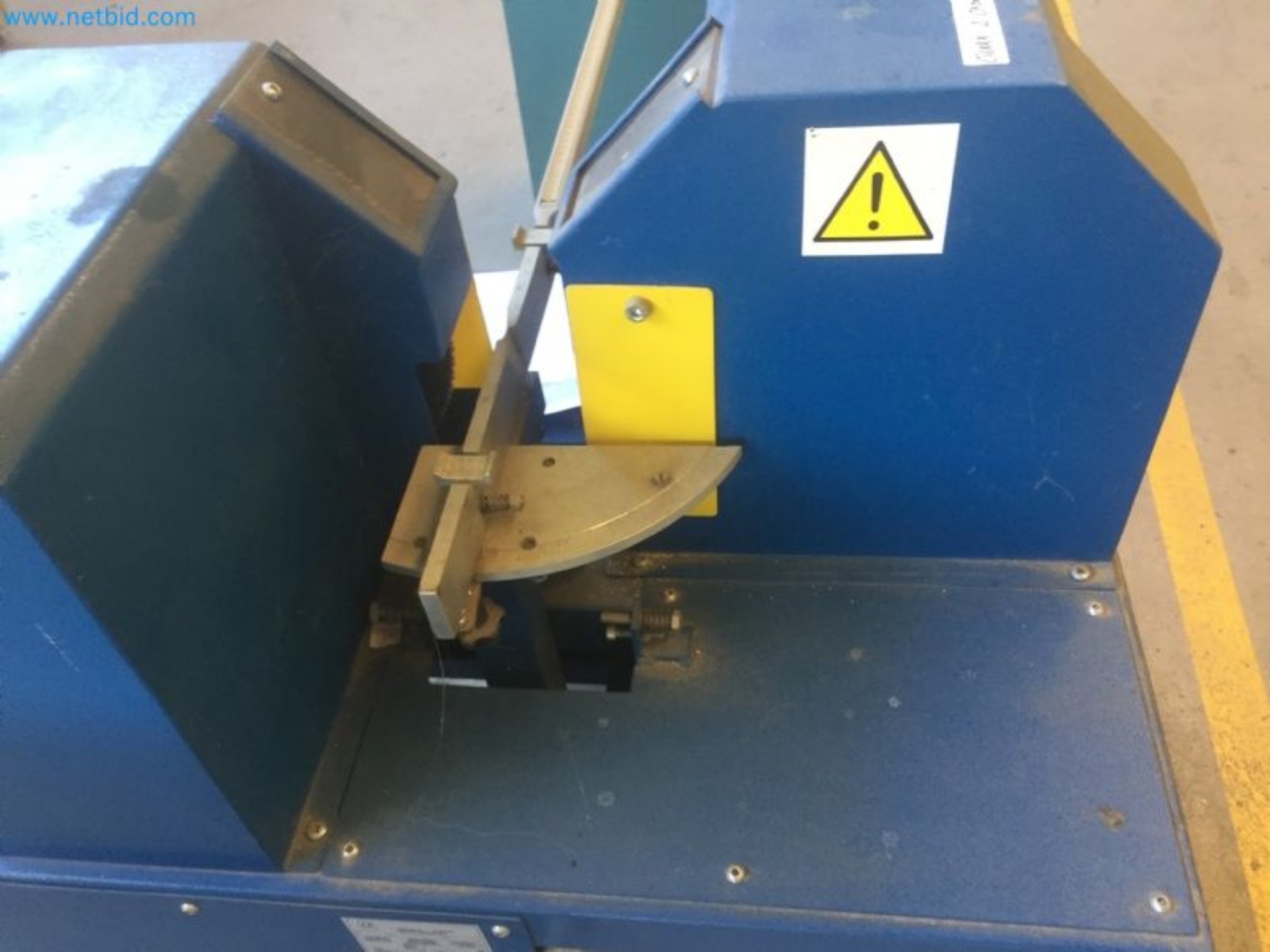 Sale of a complete warehouse of machinery for the glass industry in Spain-7