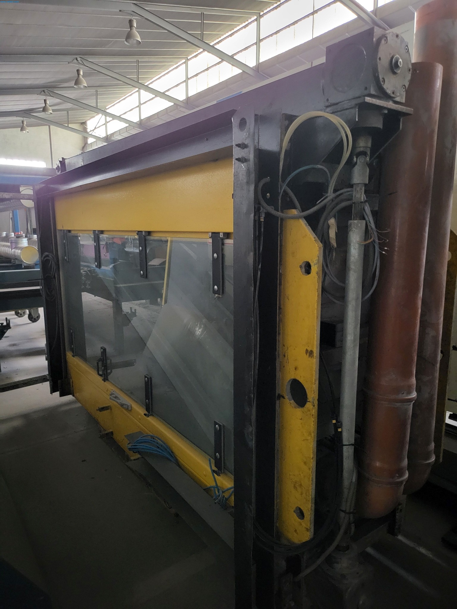 Sale of a complete warehouse of machinery for the glass industry in Spain-12