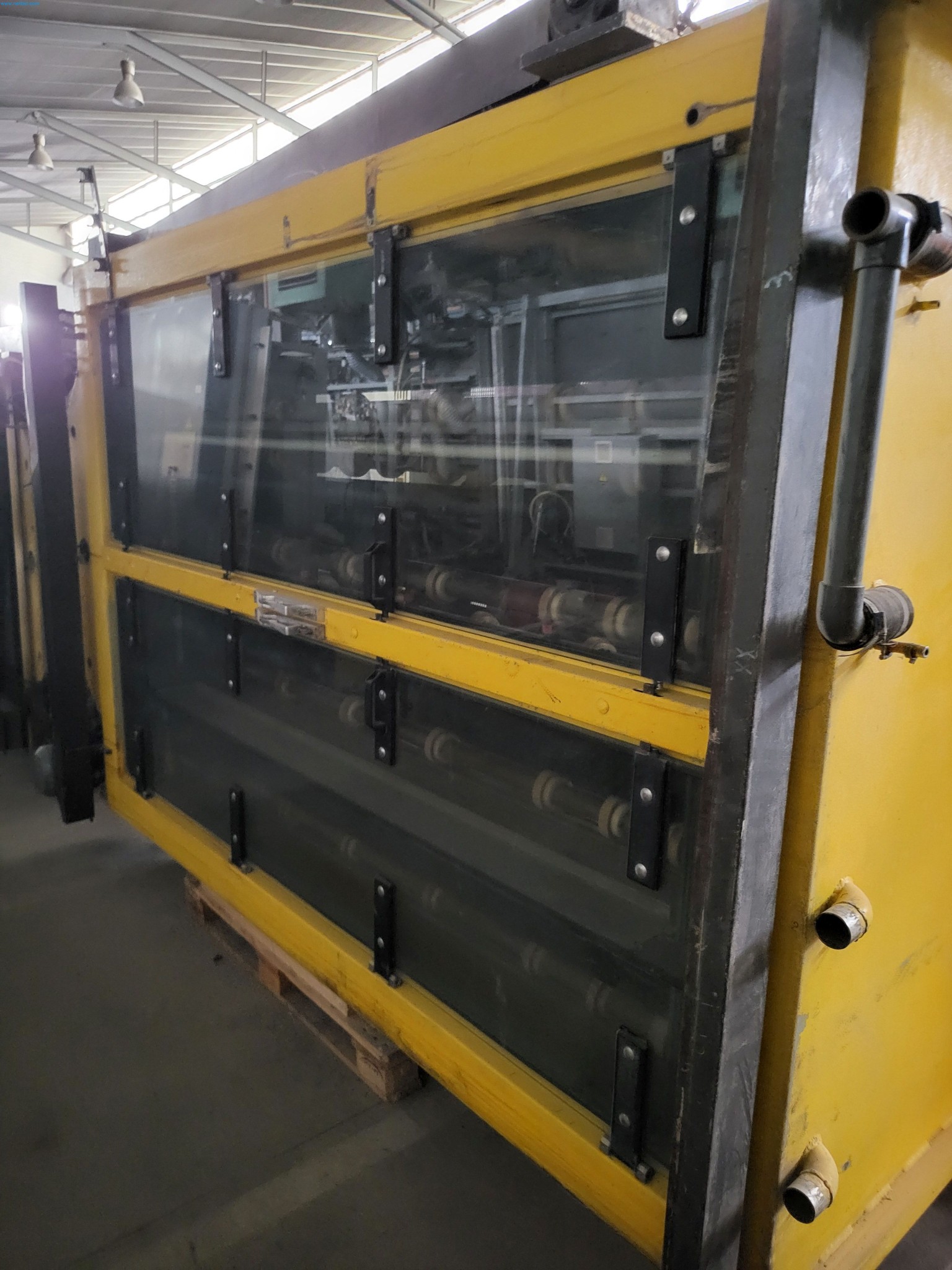 Sale of a complete warehouse of machinery for the glass industry in Spain-3