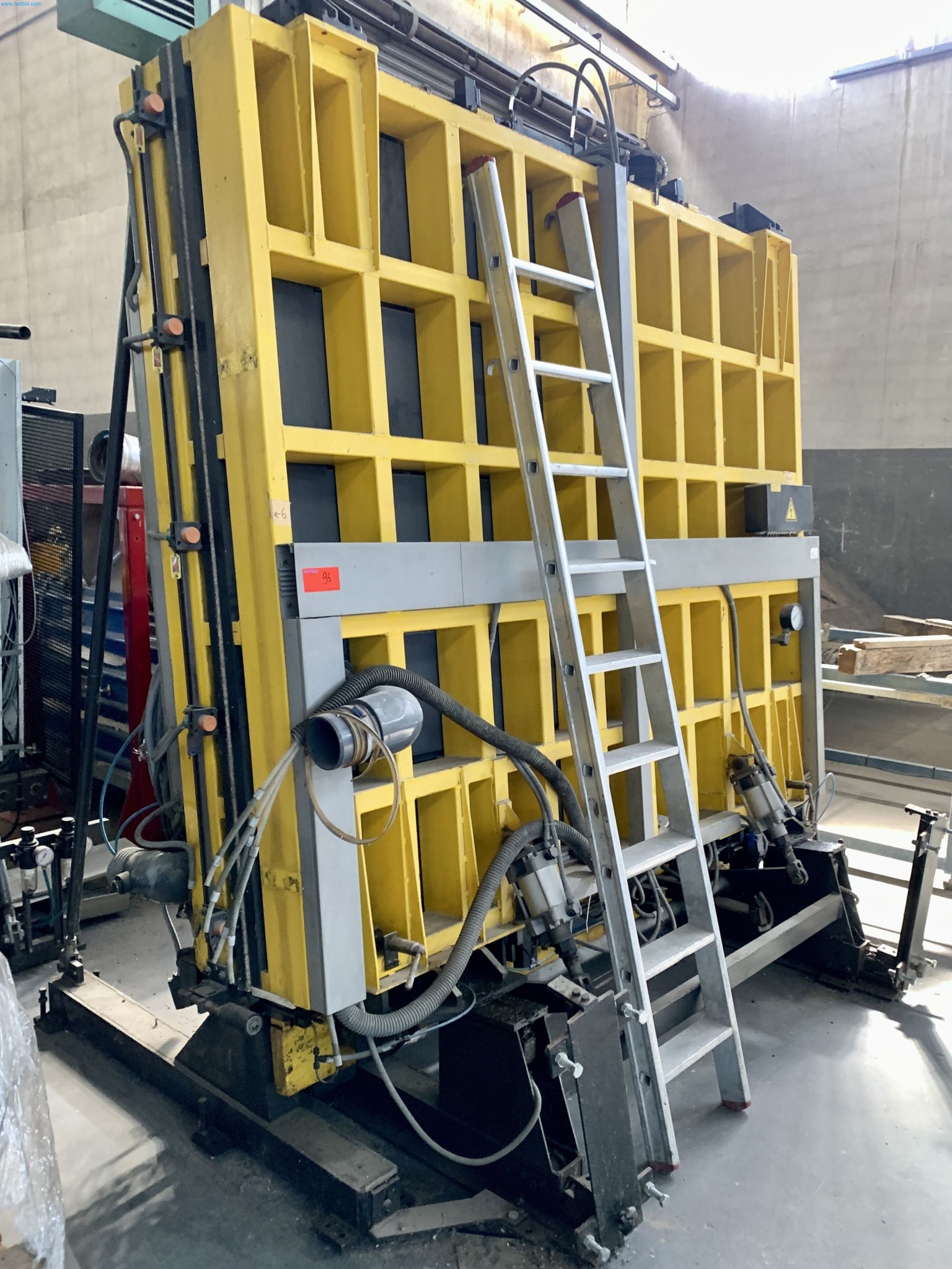 Sale of a complete warehouse of machinery for the glass industry in Spain-5