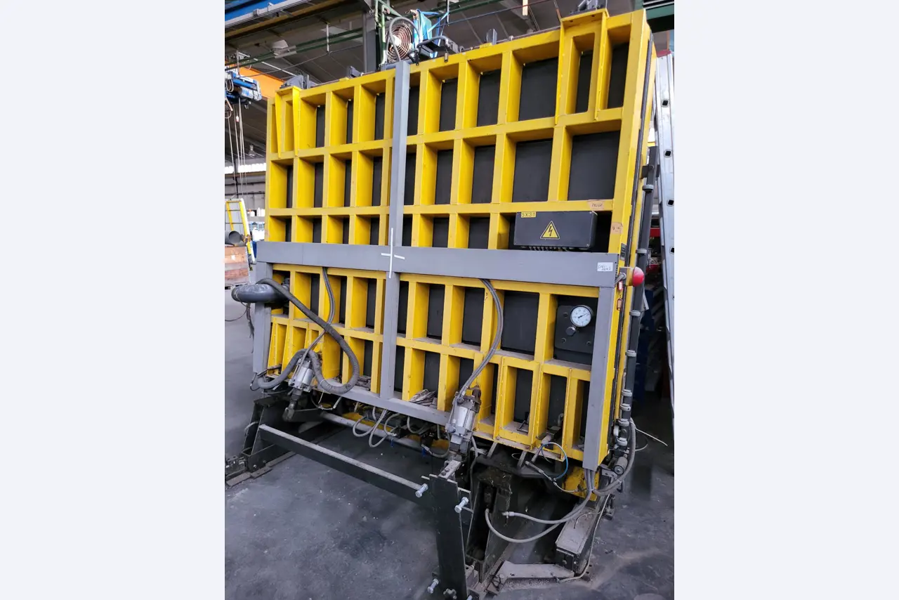 Sale of a complete warehouse of machinery for the glass industry in Spain-9