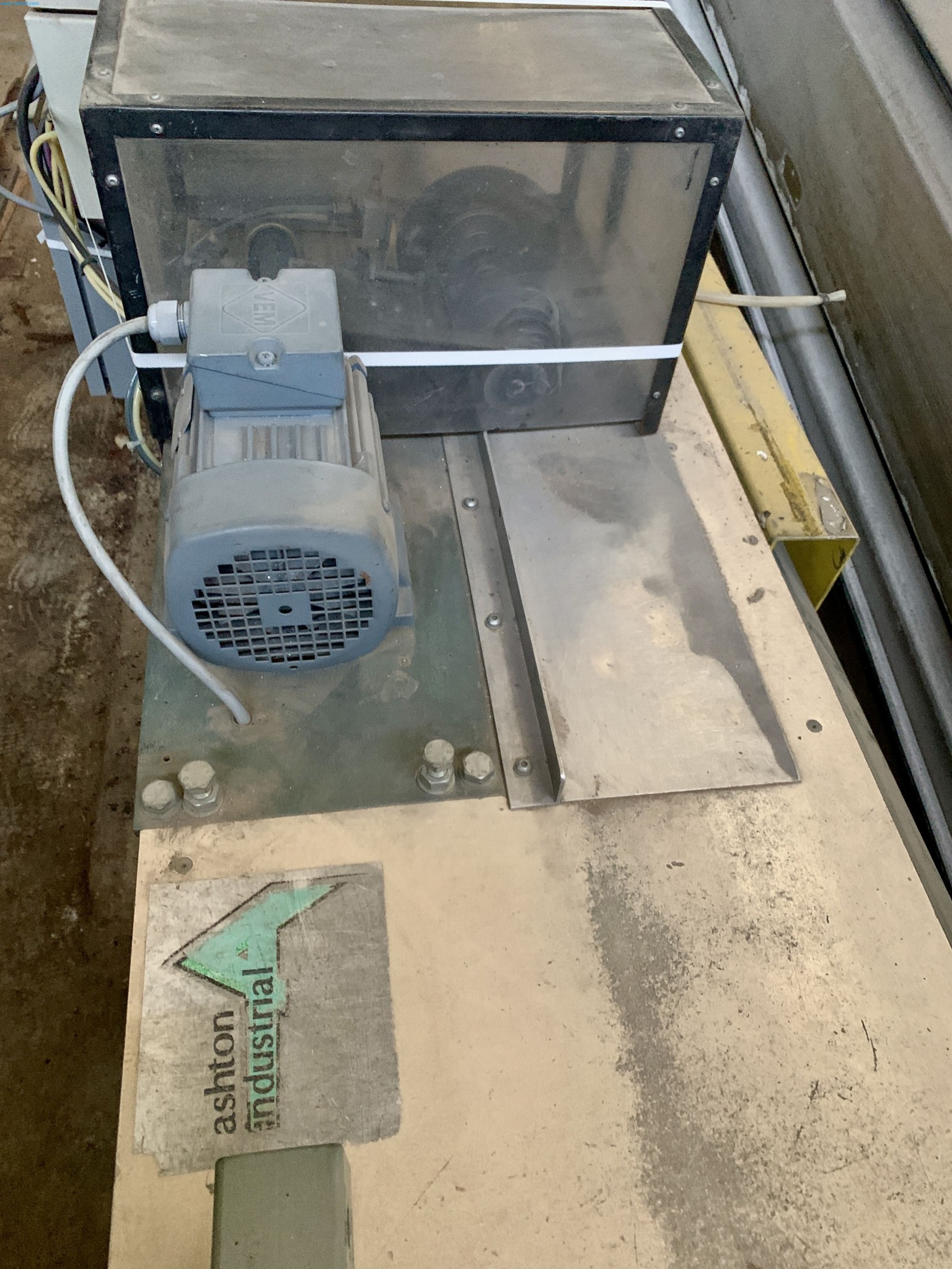 Sale of a complete warehouse of machinery for the glass industry in Spain-2