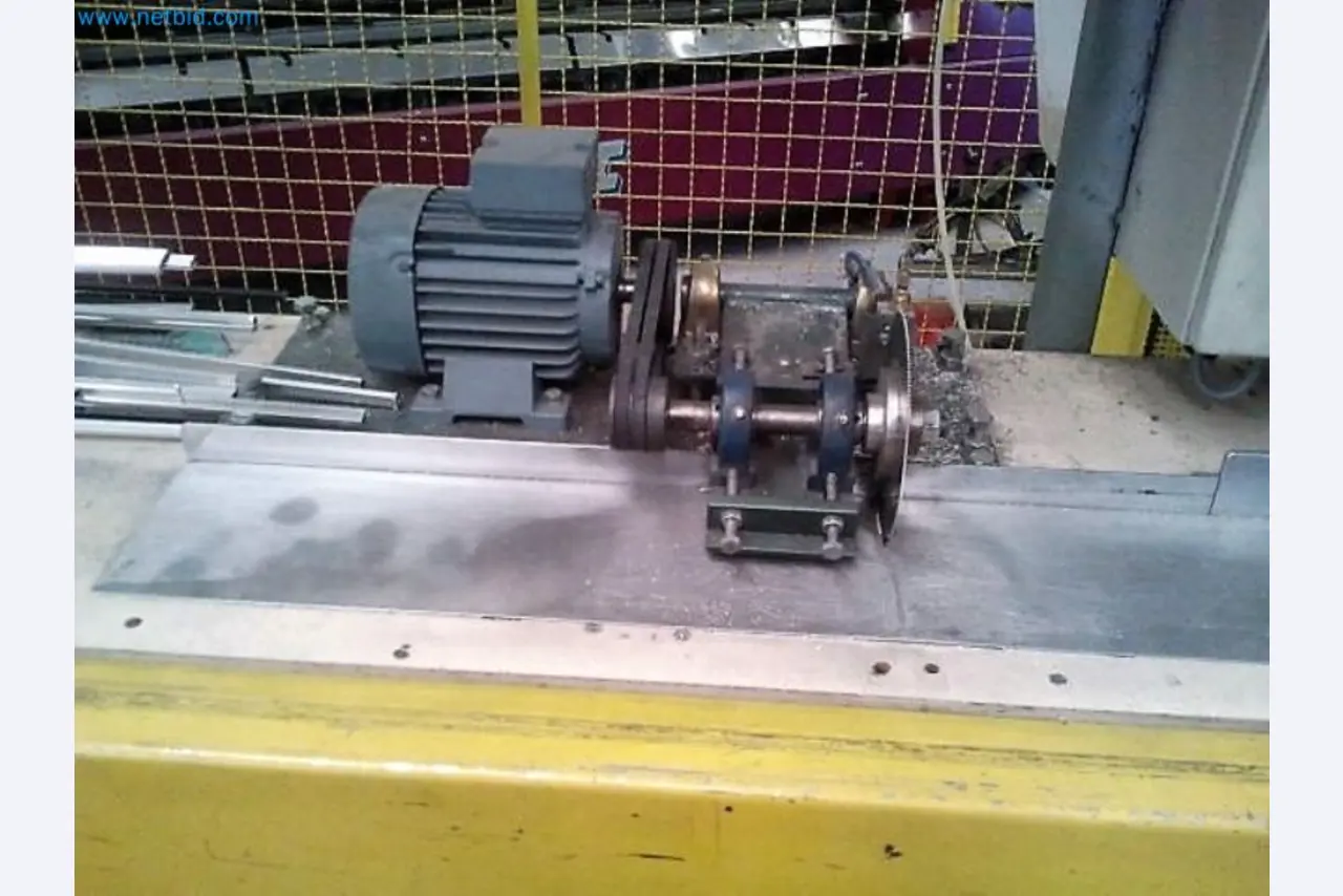 Sale of a complete warehouse of machinery for the glass industry in Spain-4