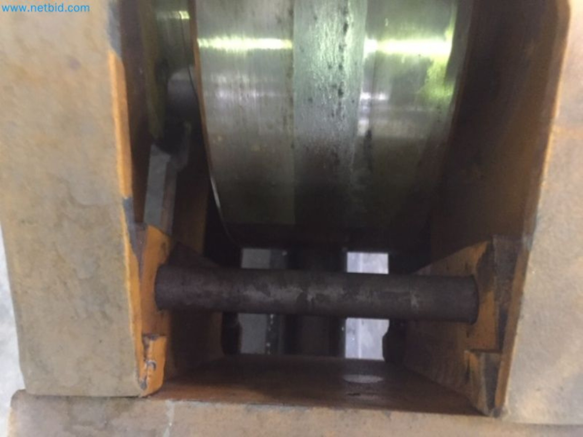 Sale of a complete warehouse of machinery for the glass industry in Spain-5