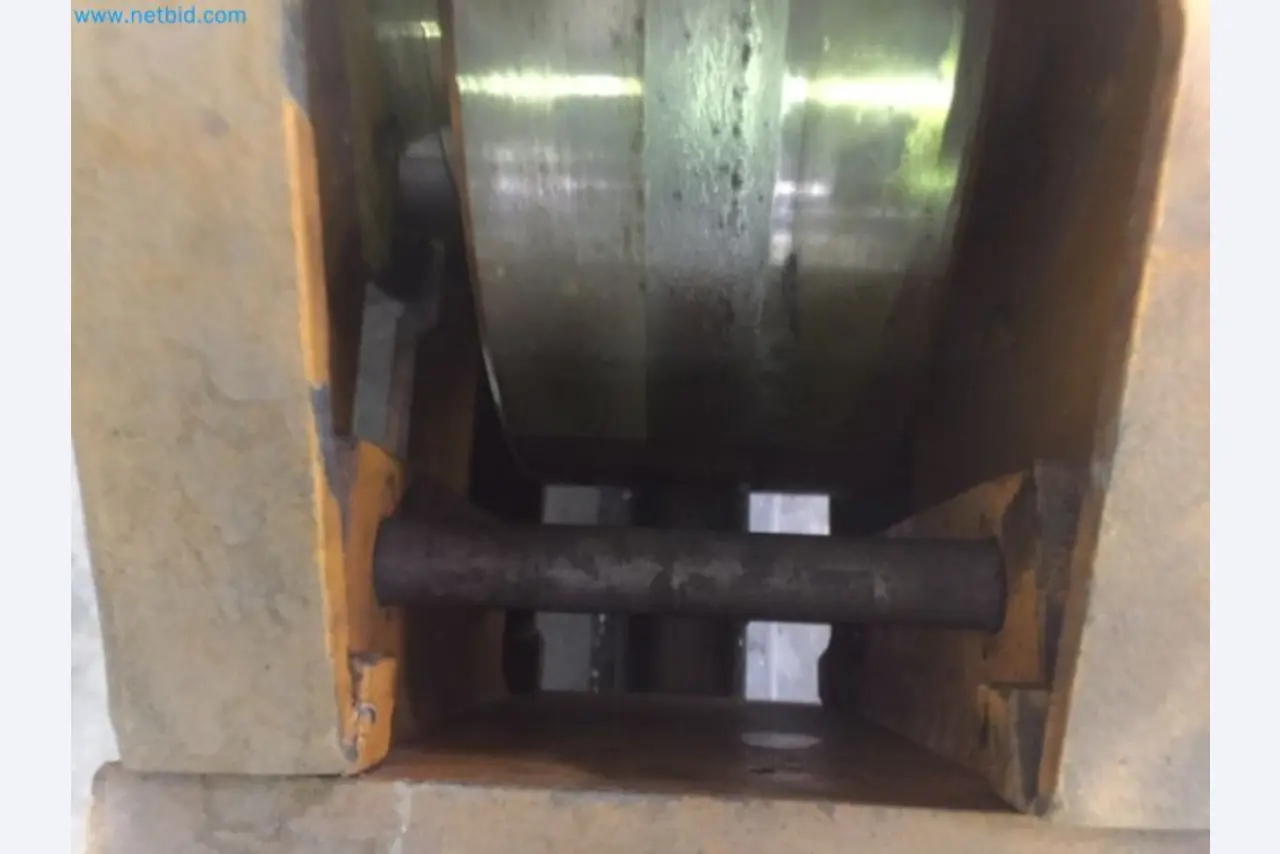 Sale of a complete warehouse of machinery for the glass industry in Spain-5