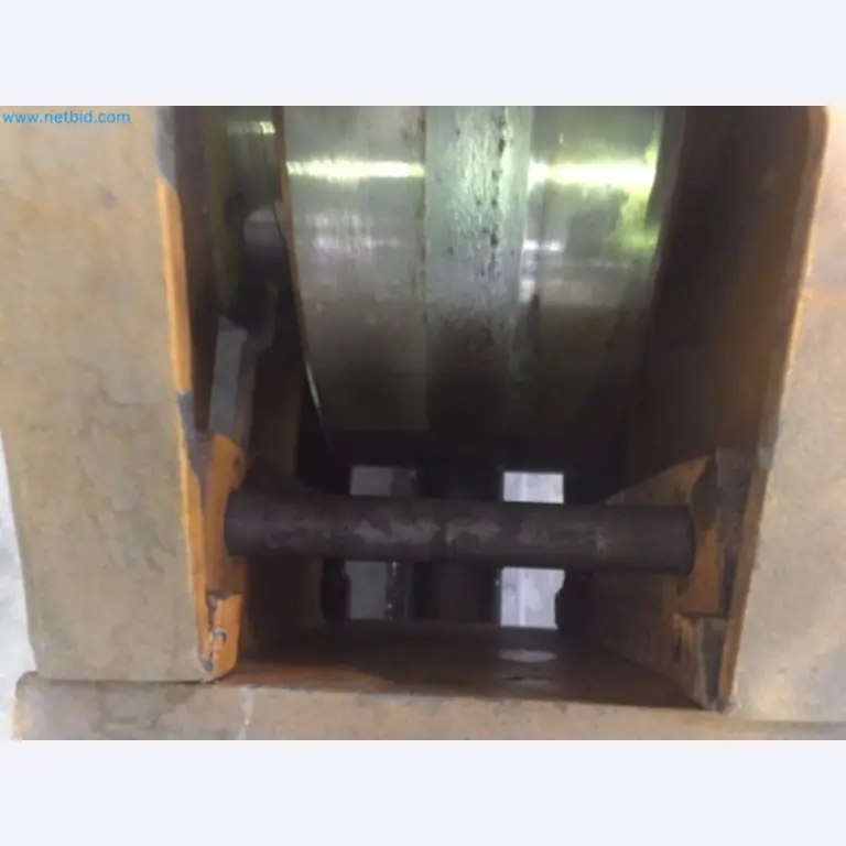 Sale of a complete warehouse of machinery for the glass industry in Spain-5