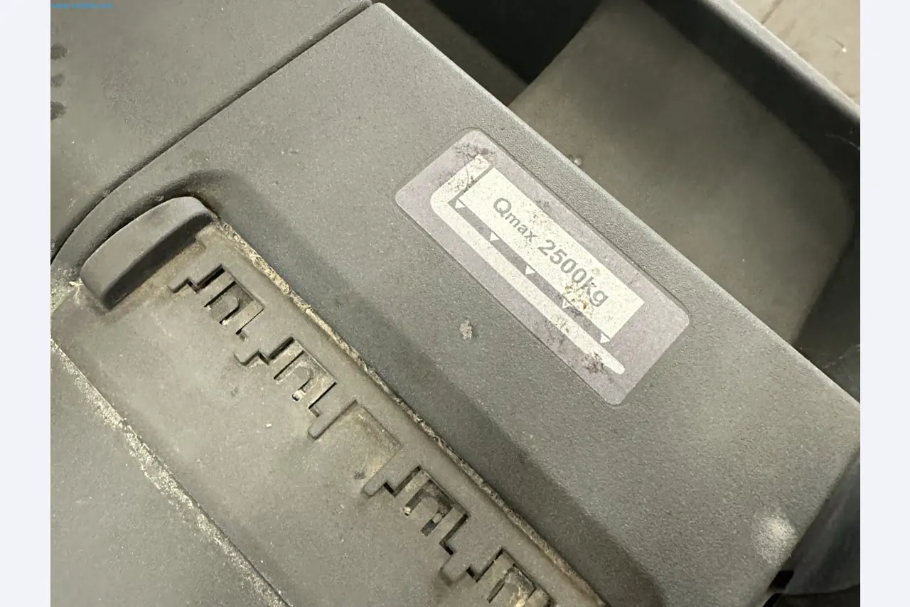 Two Jungheinrich forklifts-15