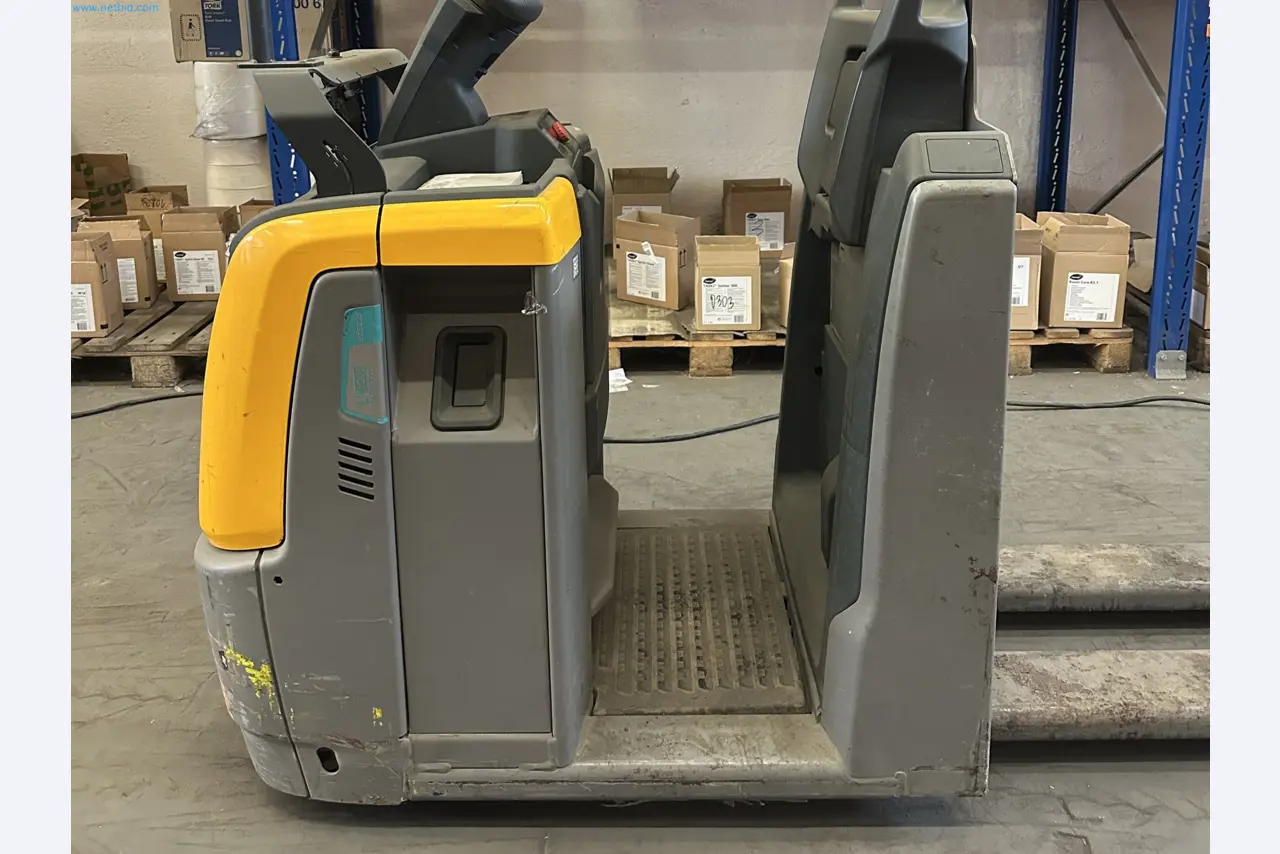 Two Jungheinrich forklifts-1