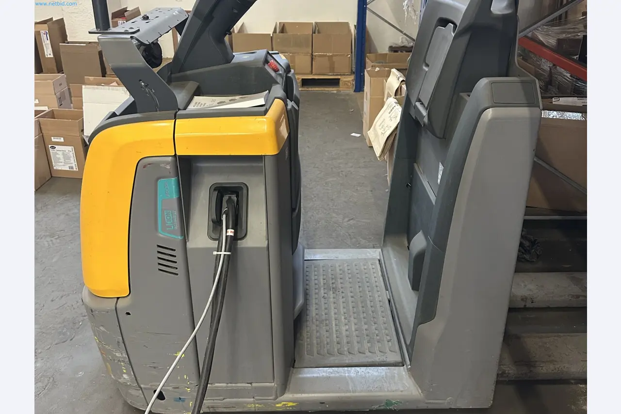 Two Jungheinrich forklifts-2