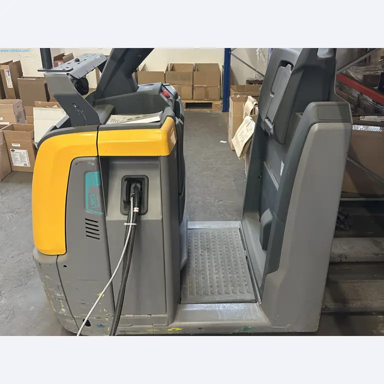 Two Jungheinrich forklifts-2