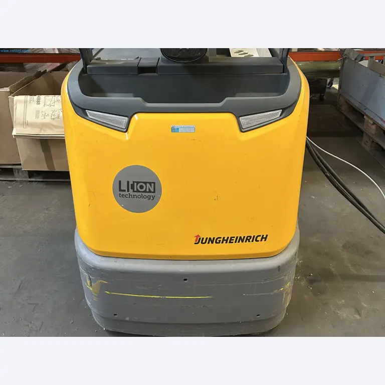 Two Jungheinrich forklifts-3