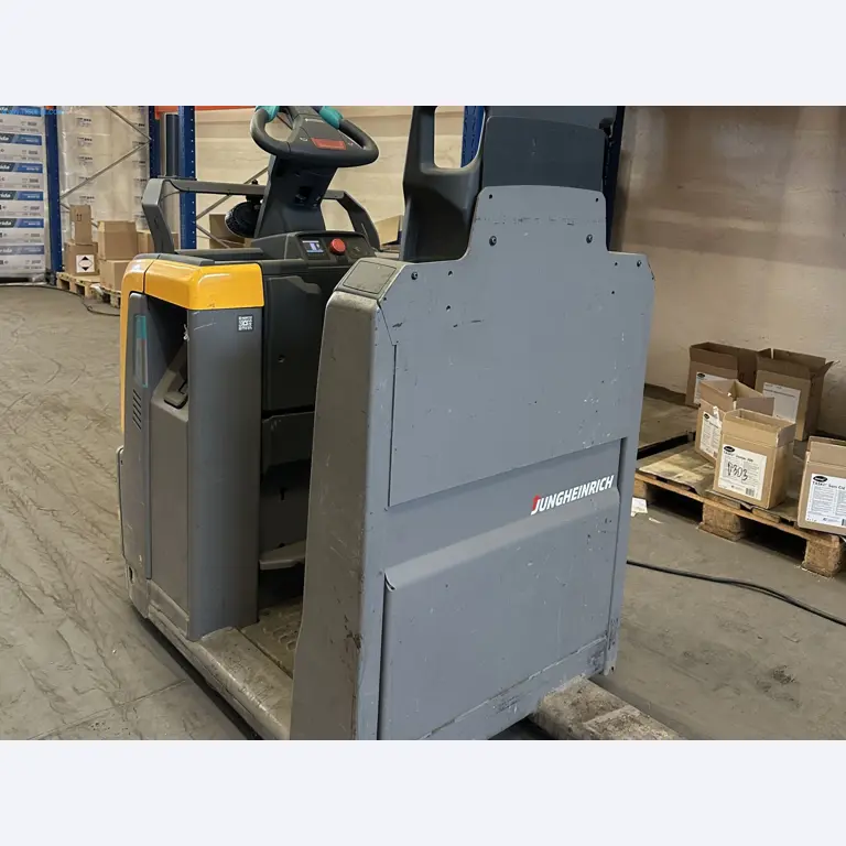 Two Jungheinrich forklifts-4