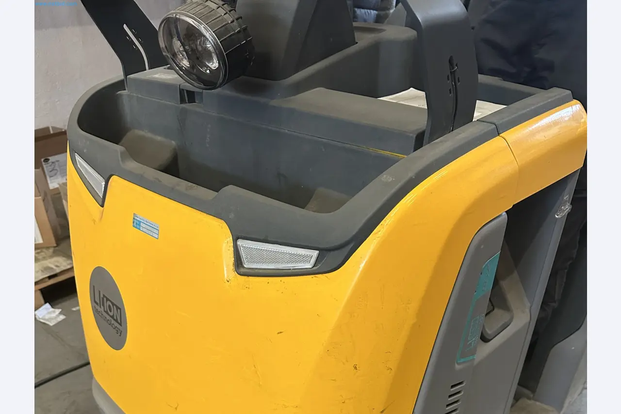 Two Jungheinrich forklifts-5