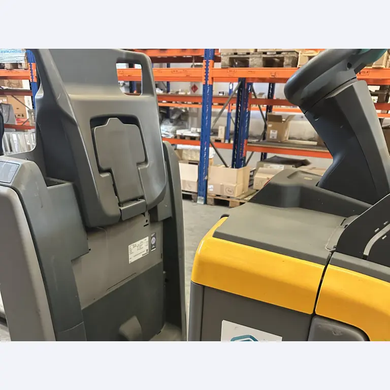 Two Jungheinrich forklifts-6