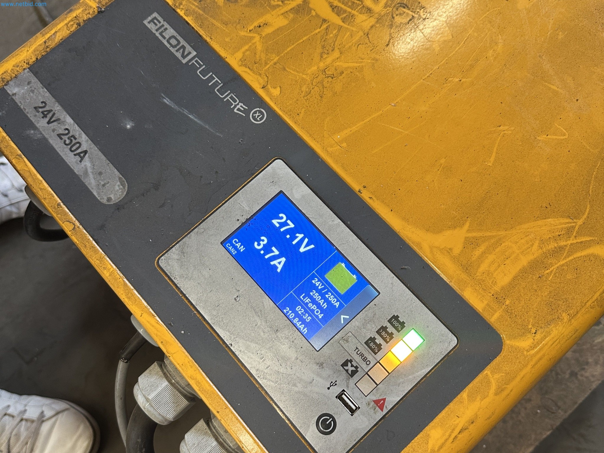 Two Jungheinrich forklifts-7