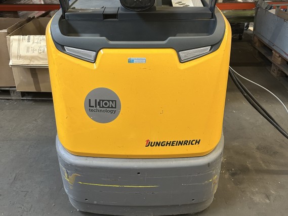 Two Jungheinrich forklifts-2