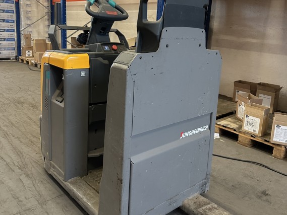 Two Jungheinrich forklifts-3