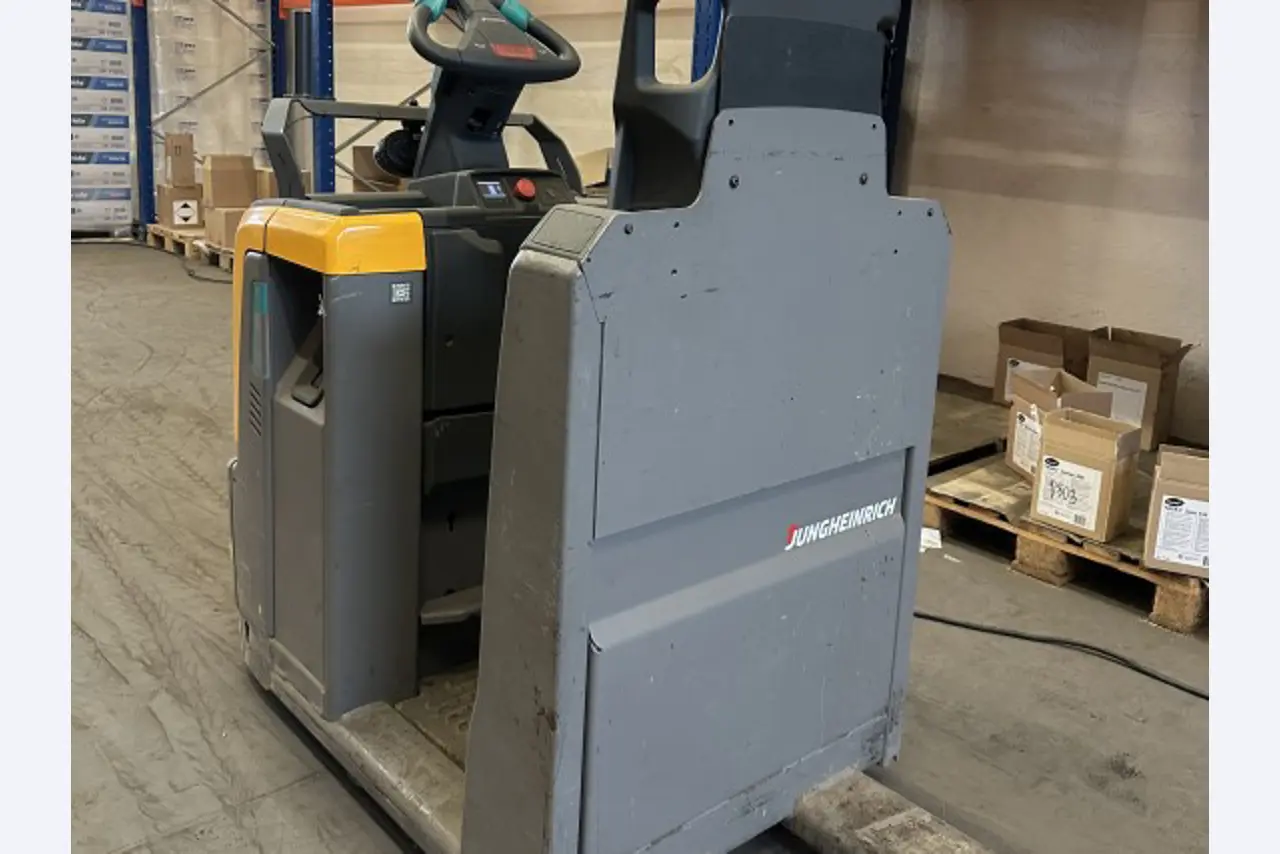 Two Jungheinrich forklifts-3