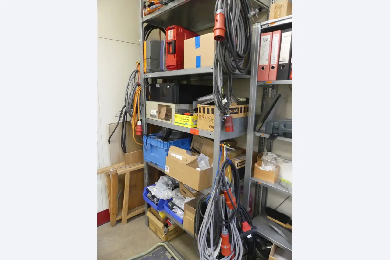 Maschinen und Betriebsausstattung eines Maschinenbauunternehmens-1