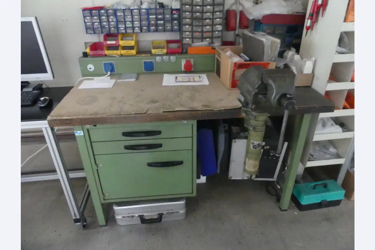 Maschinen und Betriebsausstattung eines Maschinenbauunternehmens-1