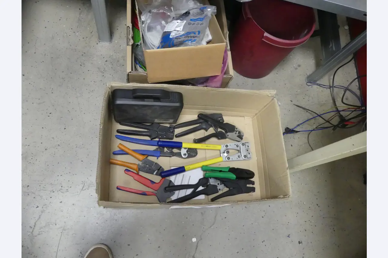 Maschinen und Betriebsausstattung eines Maschinenbauunternehmens-1