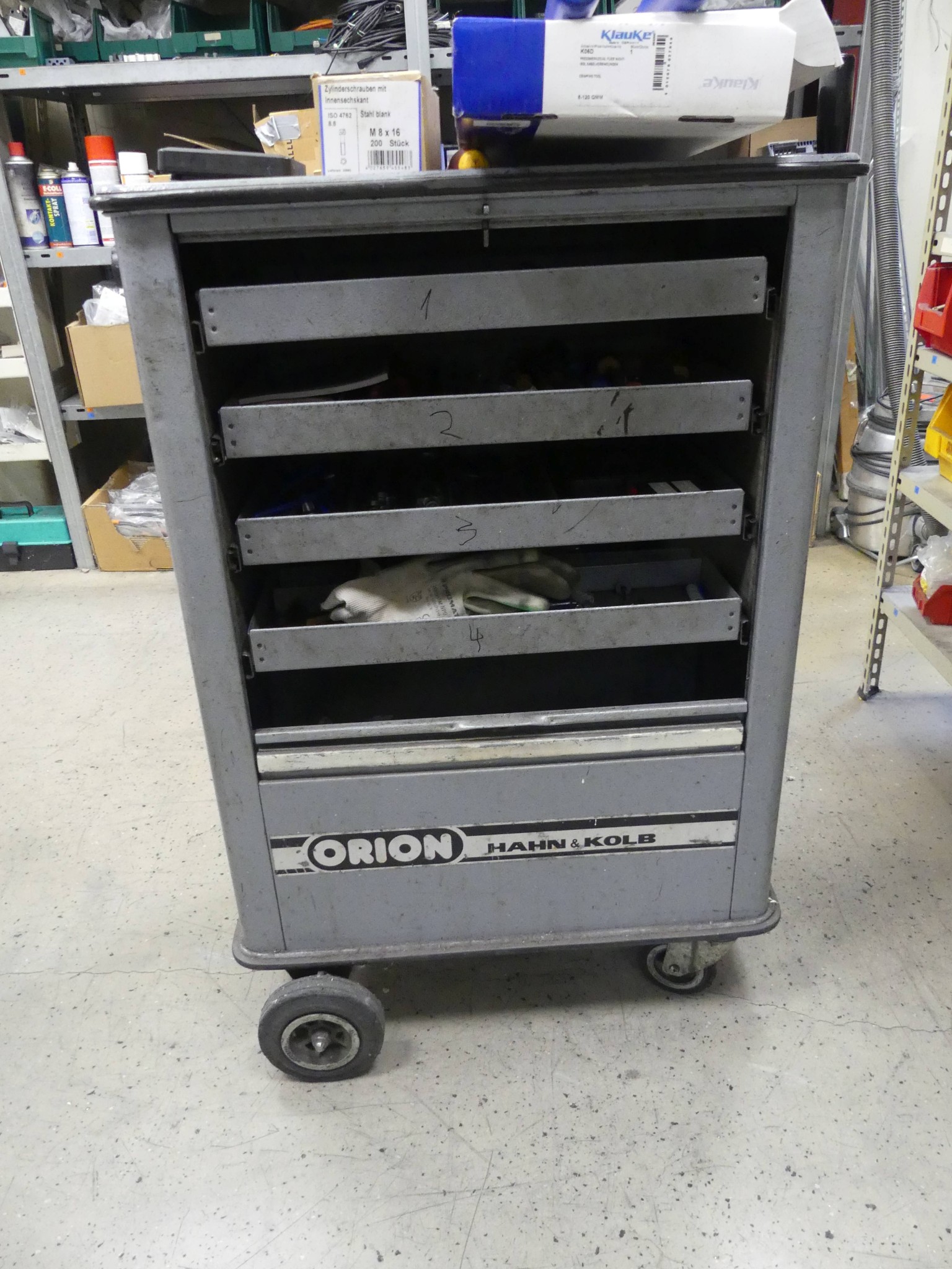 Maschinen und Betriebsausstattung eines Maschinenbauunternehmens-1