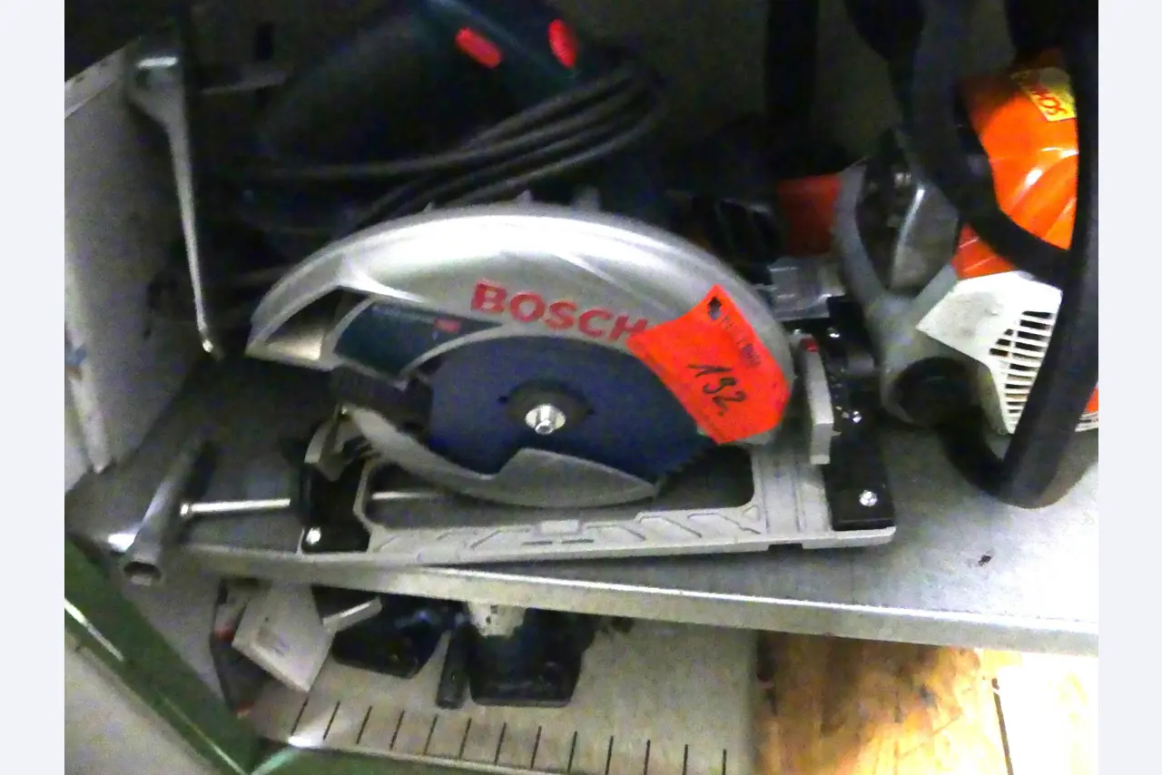 Maschinen und Betriebsausstattung eines Maschinenbauunternehmens-1