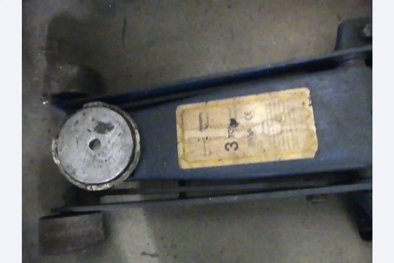 Maschinen und Betriebsausstattung eines Maschinenbauunternehmens-3