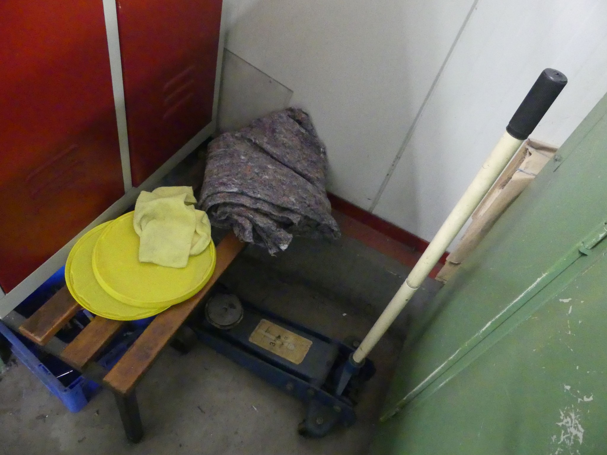 Maschinen und Betriebsausstattung eines Maschinenbauunternehmens-1